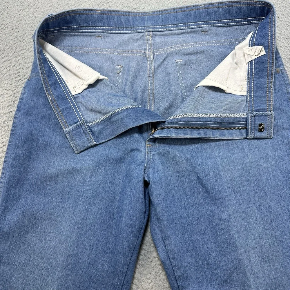 Vintage Wrangler Jeans Men's 34x26.5 Blue Light Denim Flared Pleated Work Casual